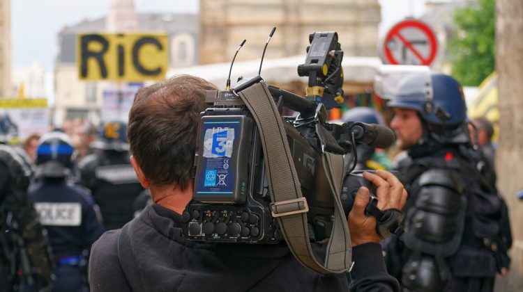 Giornalismo Interculturale - Foto di Dylan Agbagni da Pixabay - journalist-6847555_1280