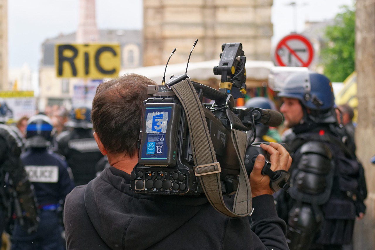 Giornalismo Interculturale - Foto di Dylan Agbagni da Pixabay - journalist-6847555_1280