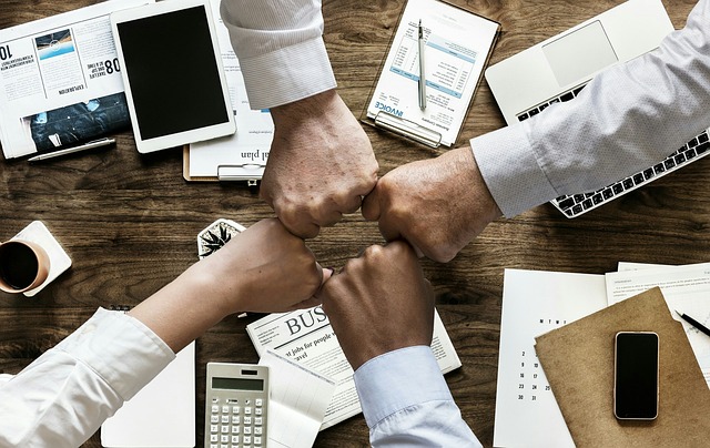 Mediazione - Gestione dei Conflitti - Università di Verona - Foto di Mohamed Hassan da Pixabay - teamwork-3213924_640